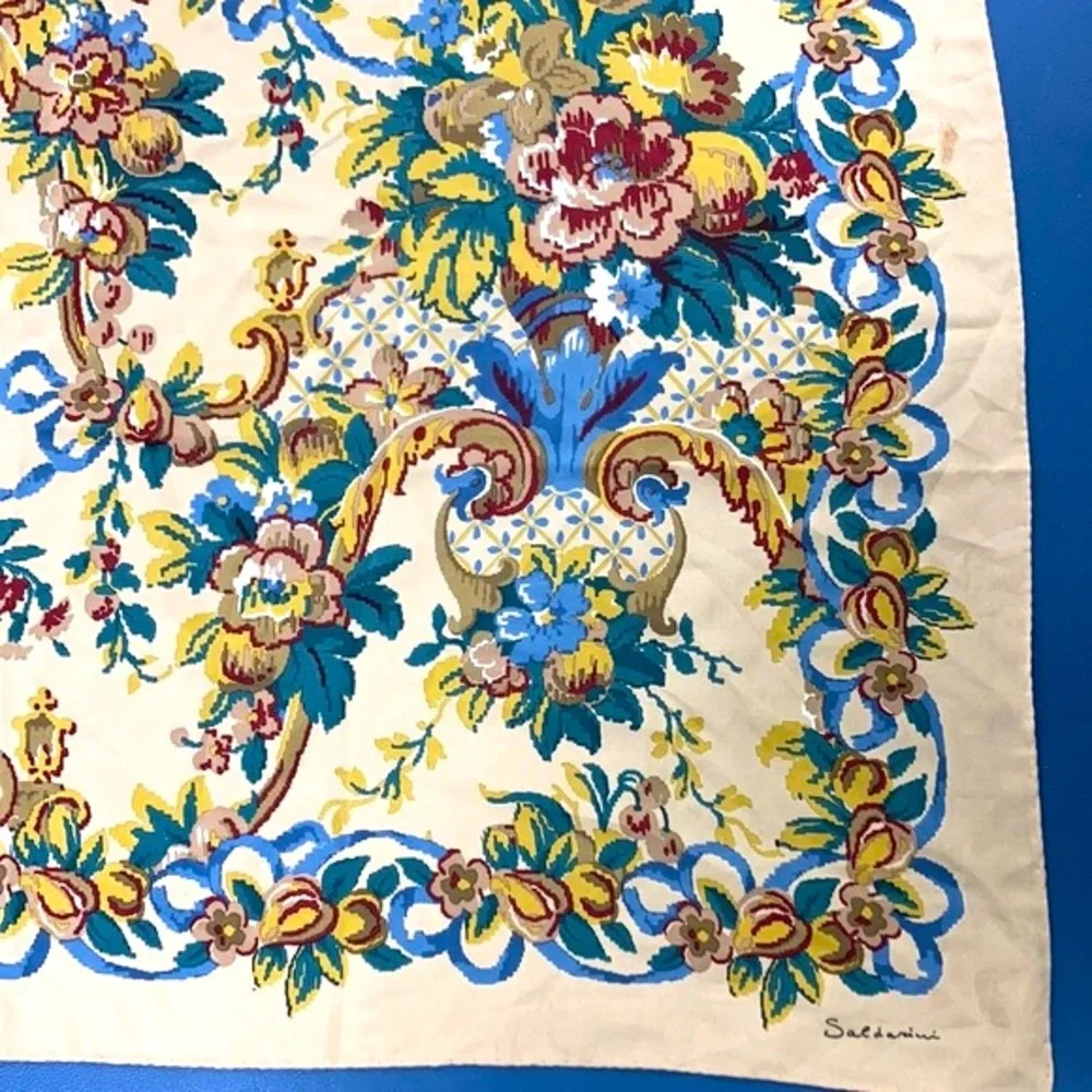 RARE SALDARINI Extra large square silk scarf vintage and exquisite rolled edges - Picture 2 of 6